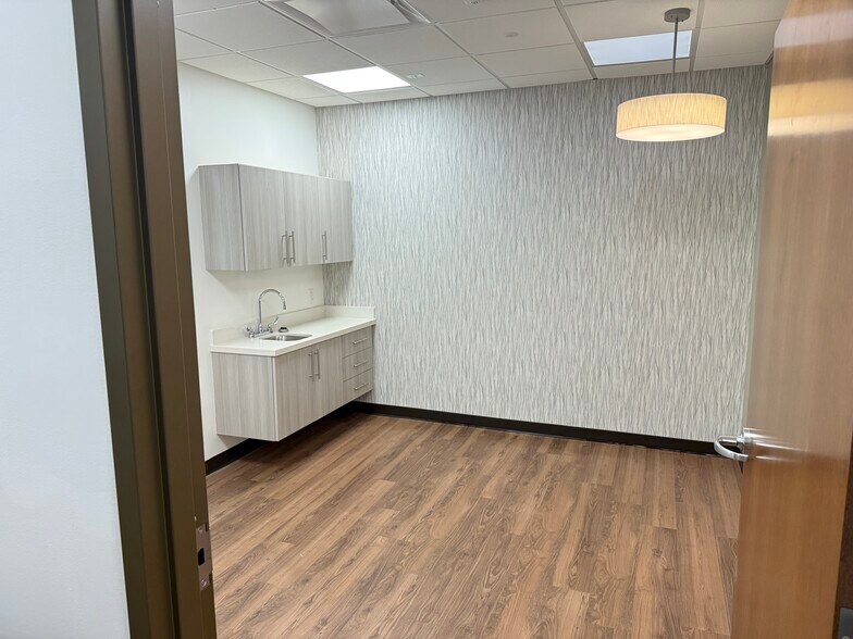 More Photos Of 5305-5377 Antoine Dr, Houston Unknown For Lease