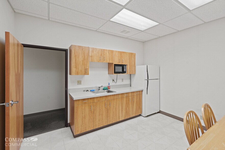 More Photos Of 720 SE Business Way, Bend Warehouse For Sale