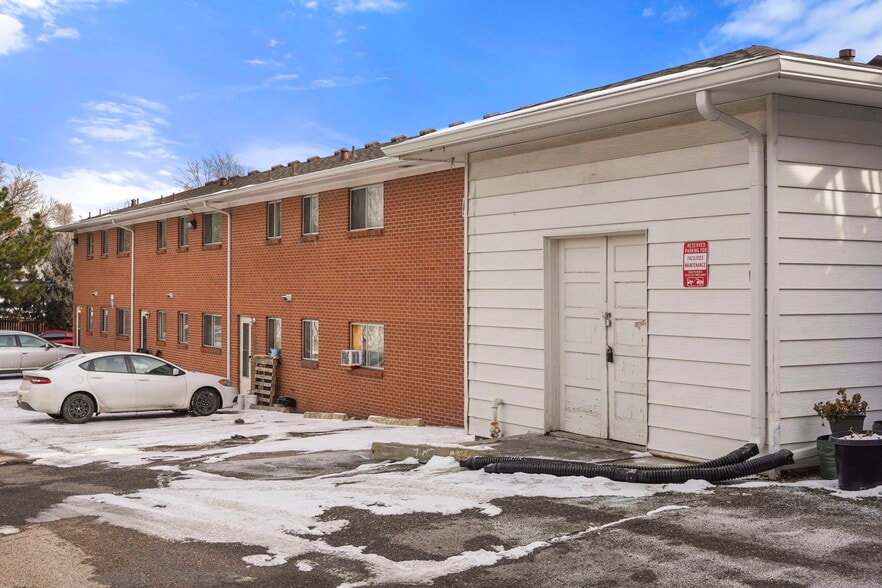 More Photos Of 1600-1604 Garland St, Lakewood Apartments For Sale