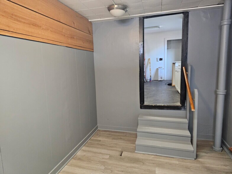 More Photos Of 600 Fairmount Ave, Jamestown Freestanding For Sale