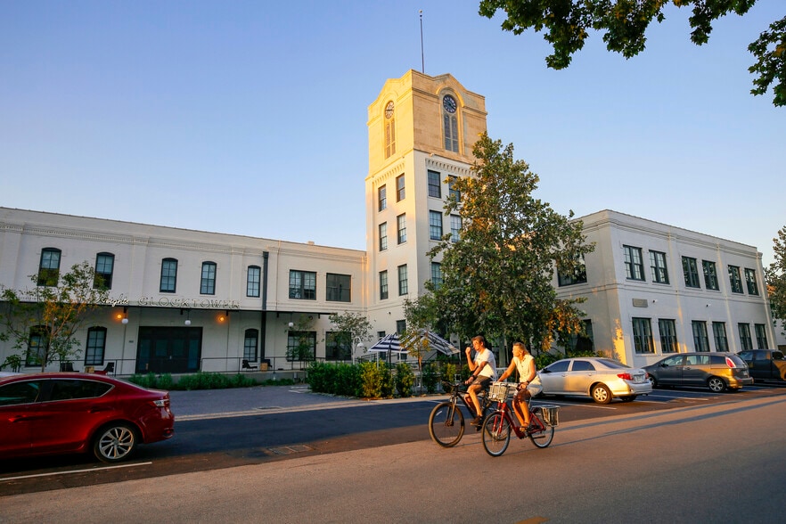 More Photos Of 611 W 22nd St, Houston Loft Creative Space For Lease