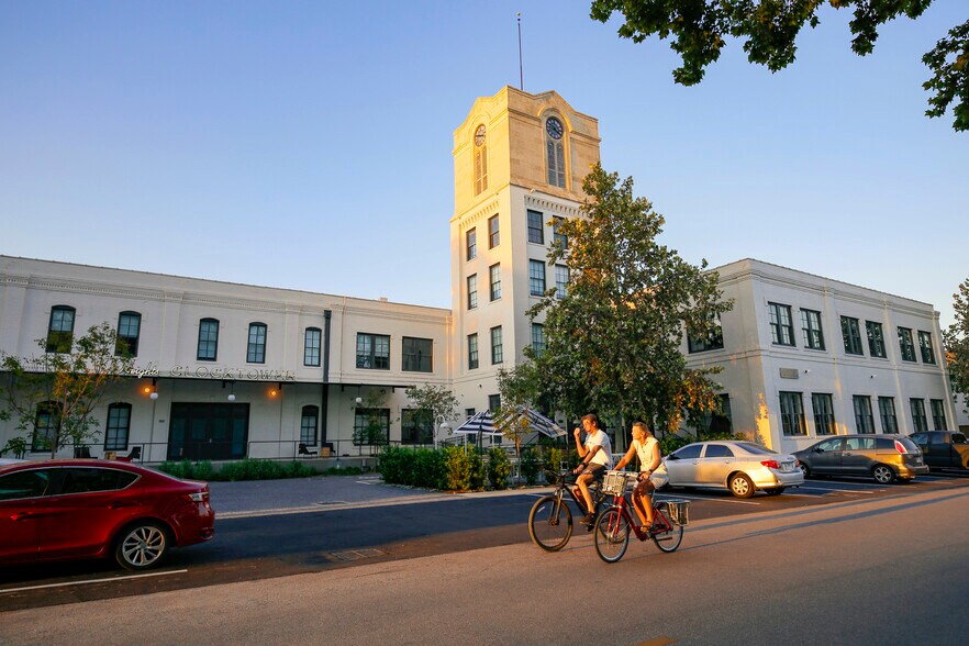 More Photos Of 611 W 22nd St, Houston Loft Creative Space For Lease