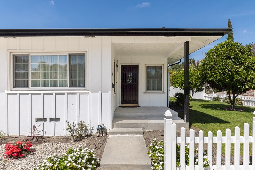 More Photos Of 5131 Don Pio Dr, Woodland Hills Multifamily For Sale