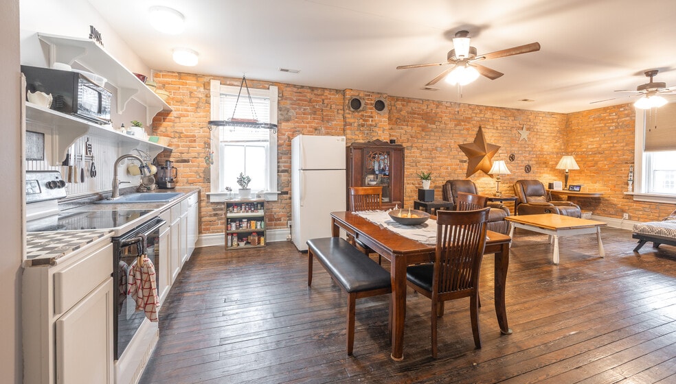 More Photos Of 305 S Alvarado Ave, Belle General Retail For Sale