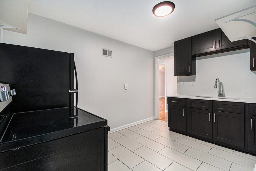 More Photos Of 5519 Northwest Radial Hwy, Omaha Medical For Sale