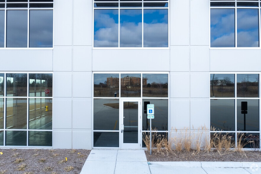 More Photos Of 21500 Gateway Dr, Matteson Manufacturing For Lease