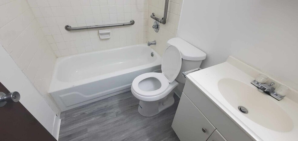 More Photos Of 2305 S Rotherwood Ave, Evansville Apartments For Sale