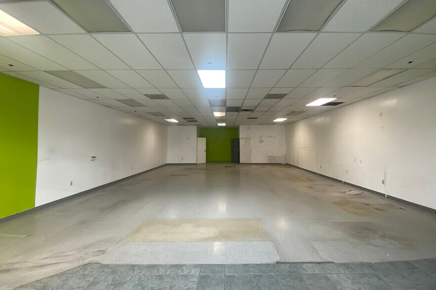 More Photos Of 15995-16065 SW Walker Rd, Beaverton General Retail For Lease