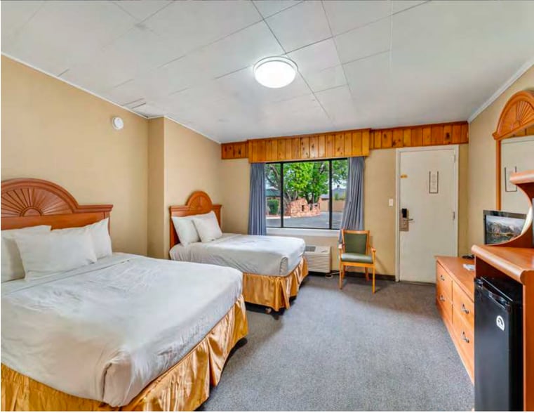 More Photos Of 330 S 100 E, Kanab Hotel For Sale