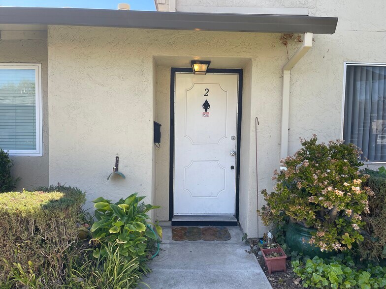More Photos Of 1093 Del Rio Circle, Concord Apartments For Sale