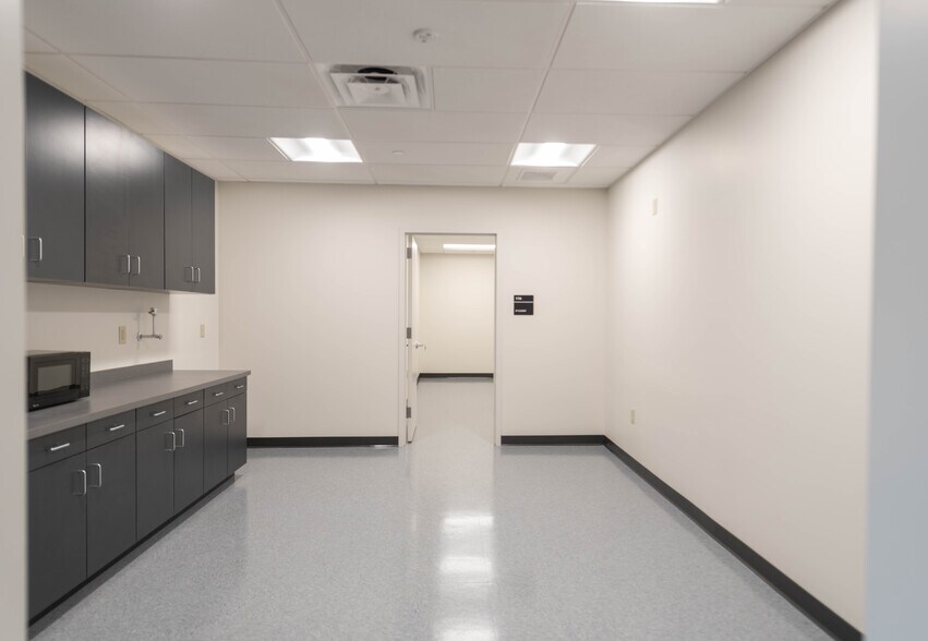 More Photos Of 85 Amity St, Jersey City Industrial For Sale