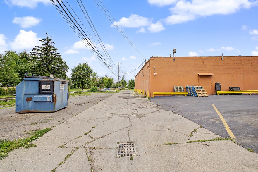 More Photos Of 19323 W Warren Ave, Detroit Storefront Retail Residential For Lease