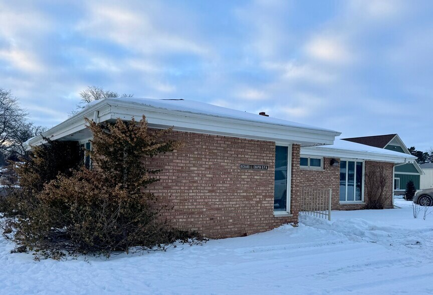 More Photos Of 327 E North St, Owosso Medical For Sale