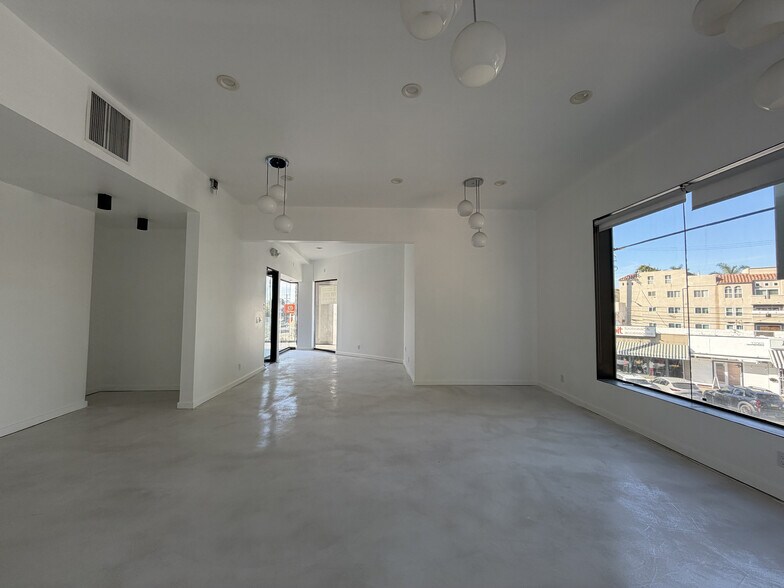 More Photos Of 12080 Ventura Pl, Studio City General Retail For Lease