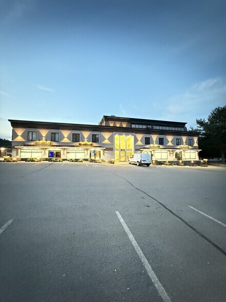 More Photos Of 910 Boston Post Rd E, Marlborough Office For Lease