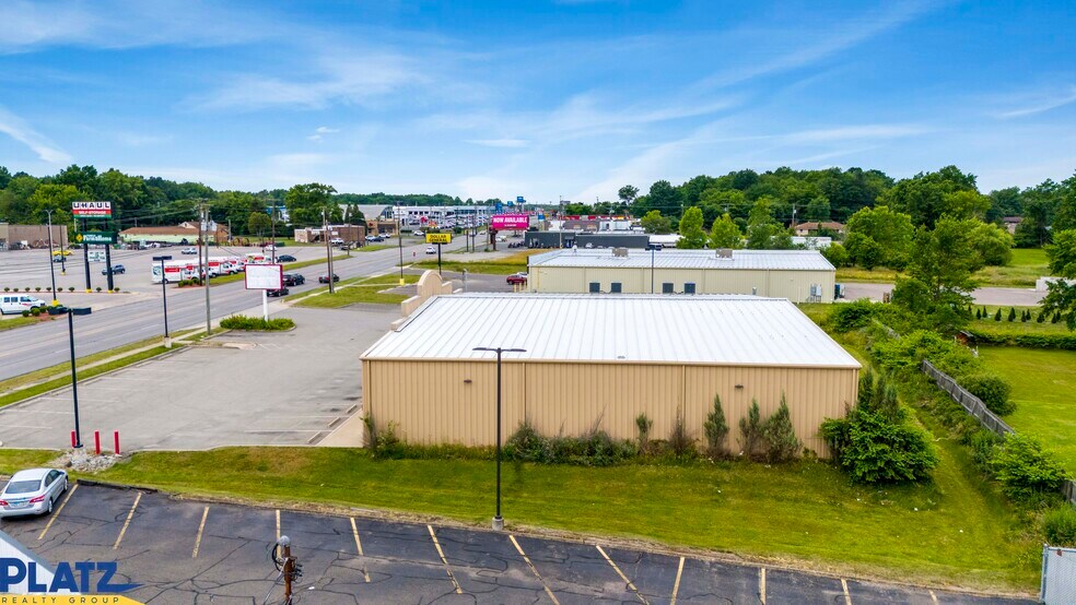 More Photos Of 4450 Mahoning Ave, Youngstown Freestanding For Sale