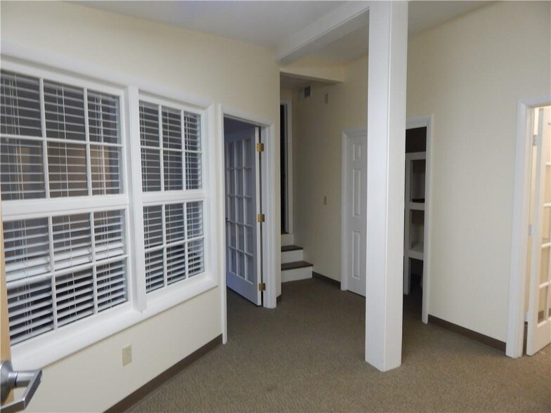 More Photos Of 189-191 Middlesex Ave, Chester Storefront Retail Office For Lease