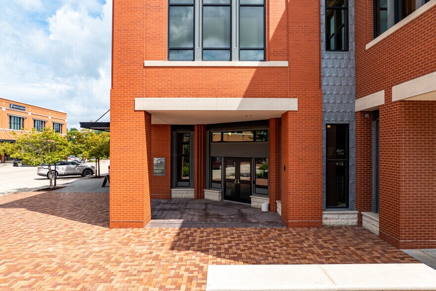 More Photos Of 575 Fallbrook Blvd, Lincoln General Retail For Lease