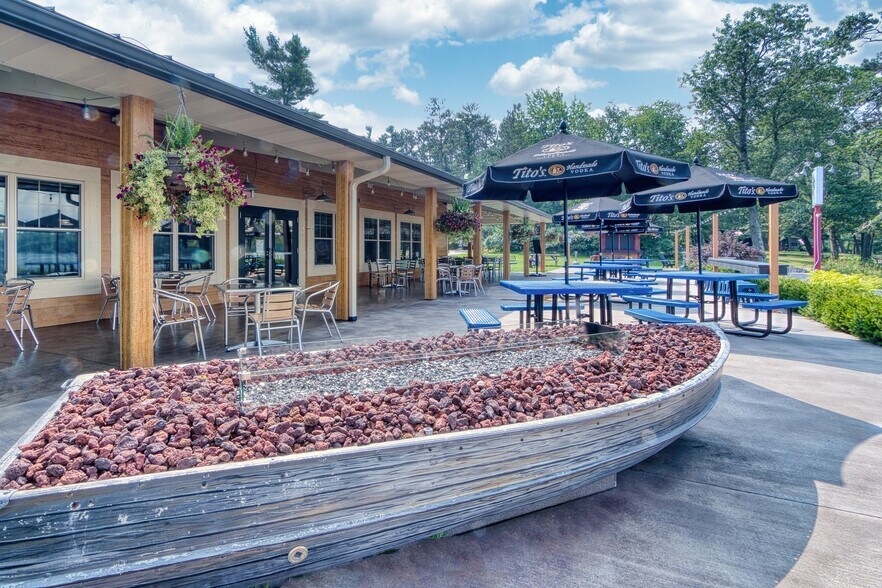 More Photos Of 9971 N Grand Pines Ln, Hayward Restaurant For Sale