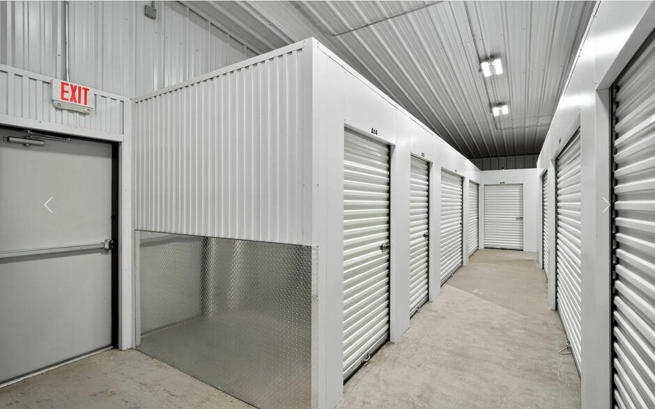 More Photos Of 2209 Richard St, Abbeville Self Storage For Sale
