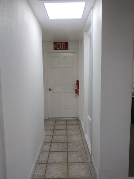 More Photos Of 5017 N Coolidge Dr, Tampa Warehouse For Sale