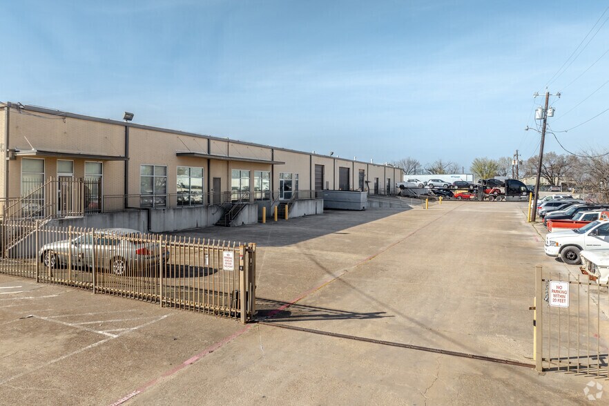 More Photos Of 2747 Oakland Ave, Garland Warehouse For Sale
