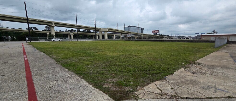 More Photos Of 22820 Interstate 45, Spring Unknown For Lease