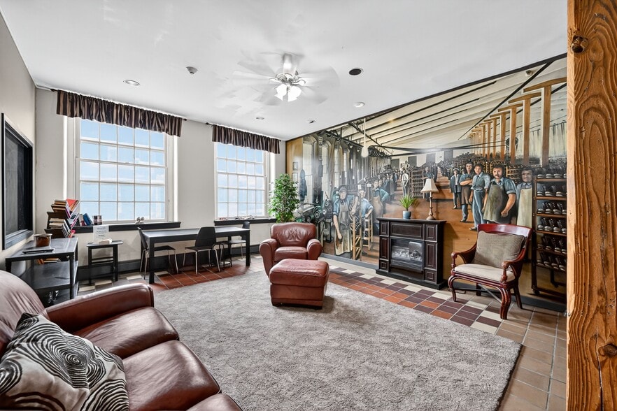 More Photos Of 155 S Poplar St, Elizabethtown Apartments For Sale