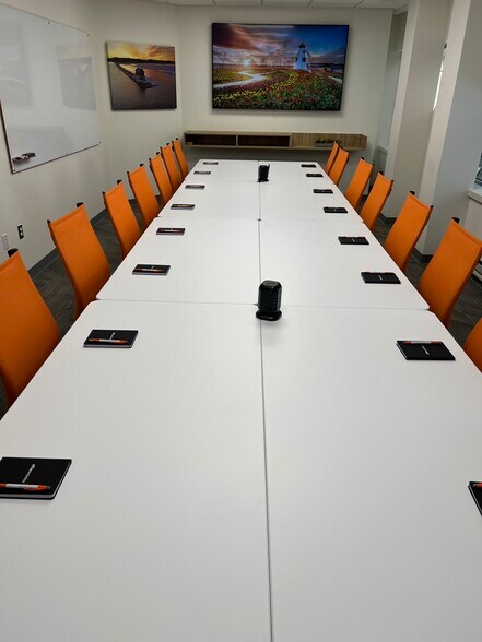 More Photos Of 801 W Big Beaver Rd, Troy Coworking Space