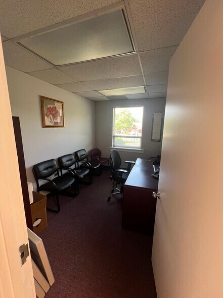 More Photos Of 320 E Lee Ave, Yadkinville Medical For Sale