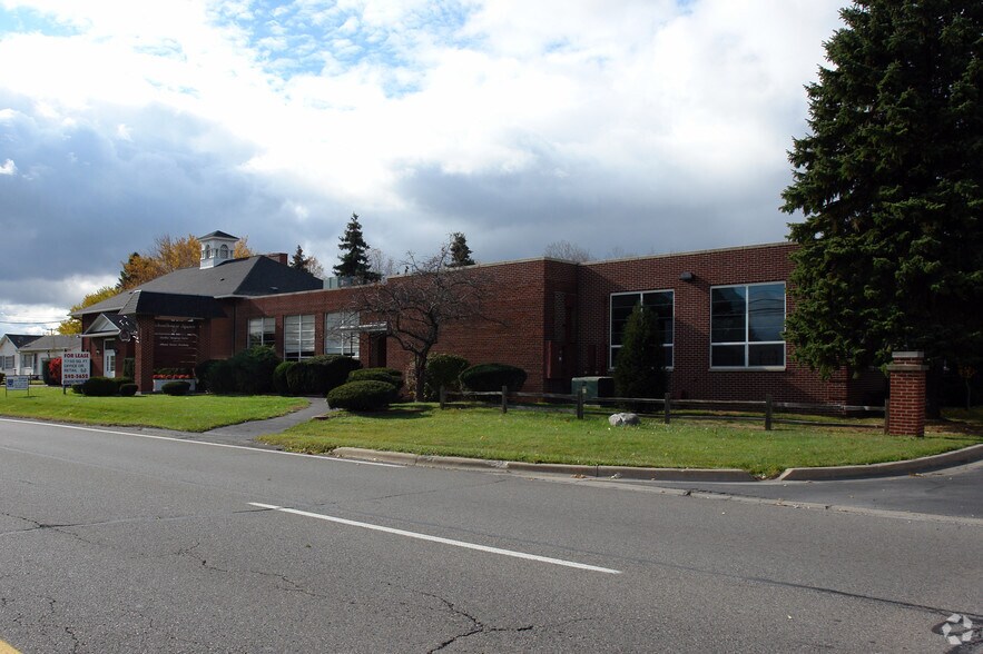 More Photos Of 2059 N Monroe St, Monroe Office For Lease