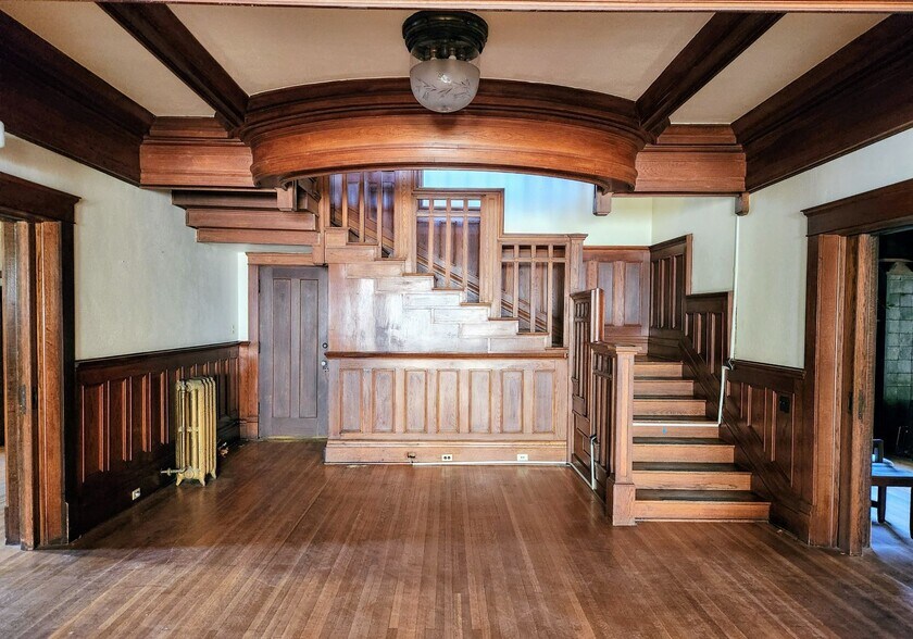 More Photos Of 602 W French Pl, San Antonio Office Residential For Sale