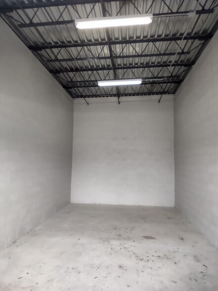 More Photos Of 8262 Ulmerton Rd, Largo Self Storage For Lease