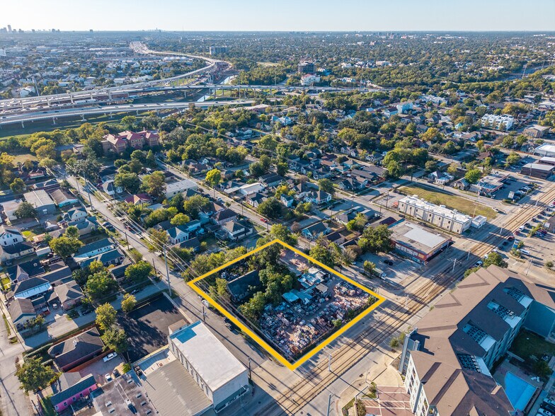 More Photos Of 2009 N Main St, Houston Land For Sale