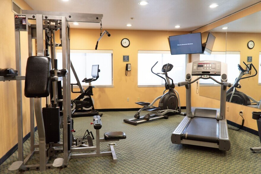 More Photos Of 480 E Shaw Ave, Fresno Hotel For Sale