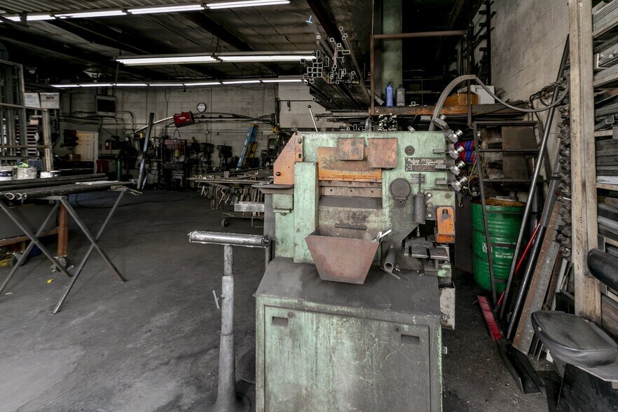 More Photos Of 6015 Kester Ave, Van Nuys Warehouse For Sale