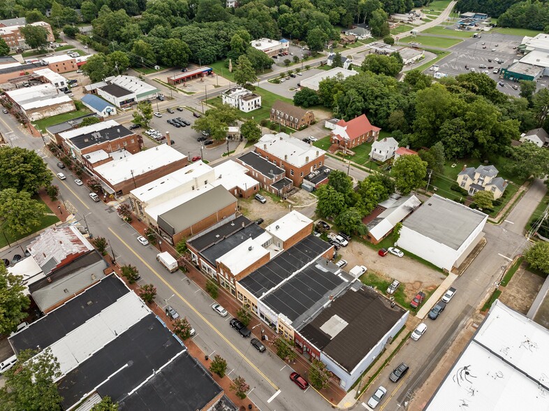 More Photos Of 132 S Main St, Warrenton Storefront For Sale