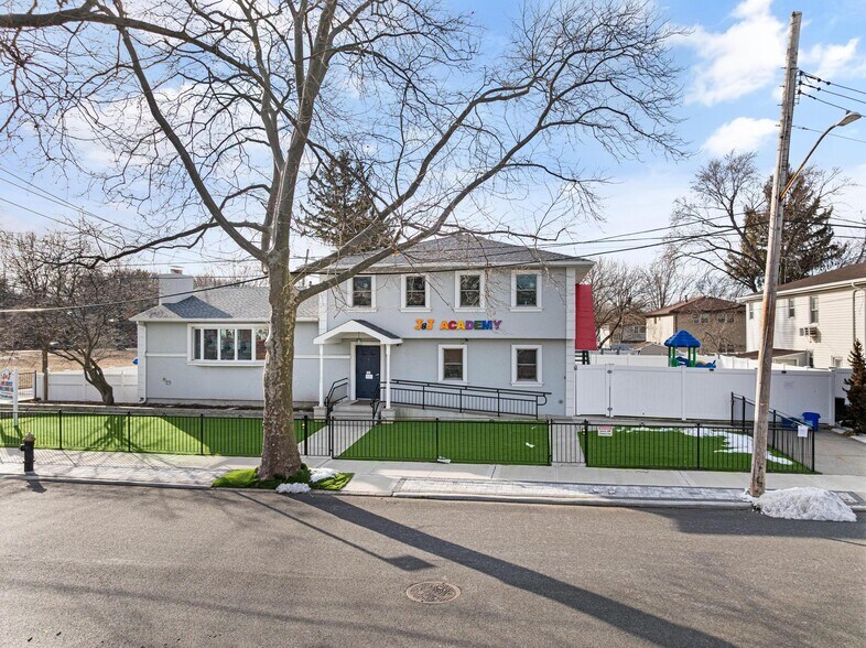 More Photos Of 55 Wyona Ave, Staten Island General Retail For Sale