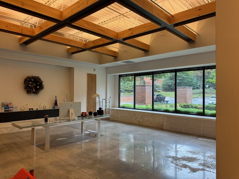 More Photos Of 4245 International Blvd, Norcross Distribution For Sale