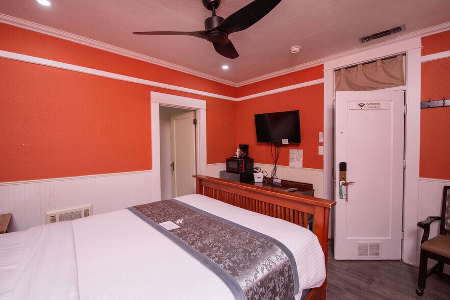 More Photos Of 18239 Main St, Jamestown Hotel For Sale