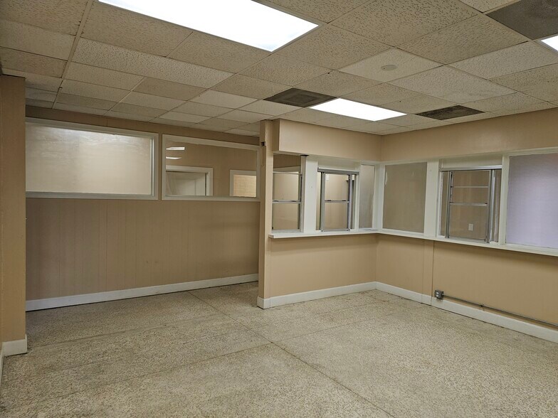 More Photos Of 8300 Homestead Rd, Houston Office For Sale