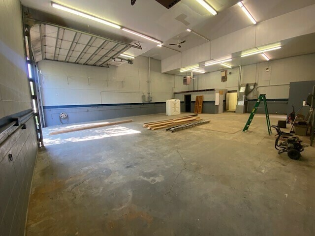 More Photos Of 2115 E 45th St, Indianapolis Light Manufacturing For Sale