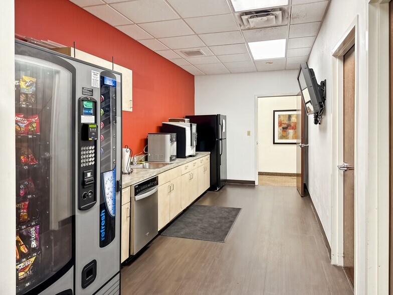 More Photos Of 8270 Woodland Center Blvd, Tampa Coworking Space