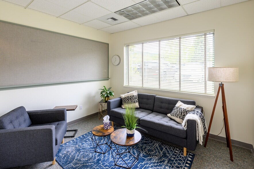 More Photos Of 296 SW Columbia St, Bend Office For Sale