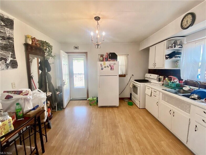 More Photos Of 2116 Charles St, Wellsburg Flex For Sale