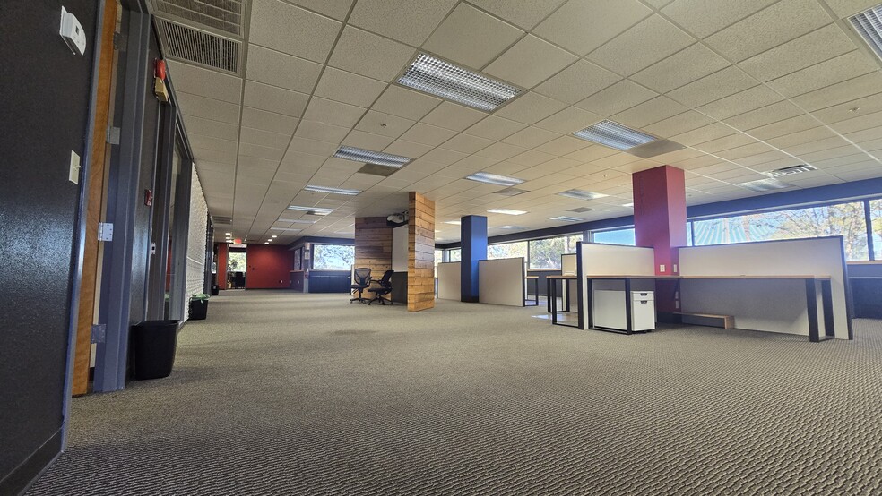 More Photos Of 13075 US Highway 19 N, Clearwater Flex For Lease