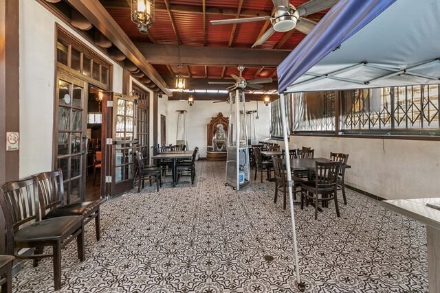 More Photos Of 900 W Riverside Dr, Burbank Restaurant For Sale