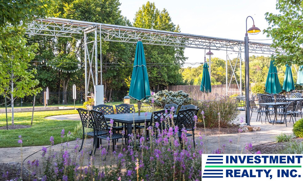More Photos Of 551 State Route B, Saint James Restaurant For Sale