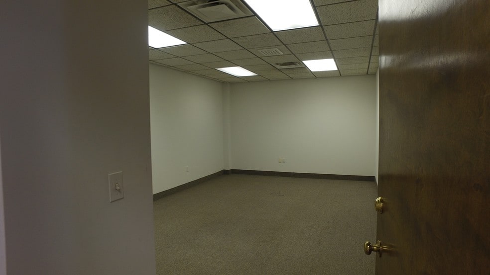 More Photos Of 111 Howard Blvd, Mount Arlington Office For Lease