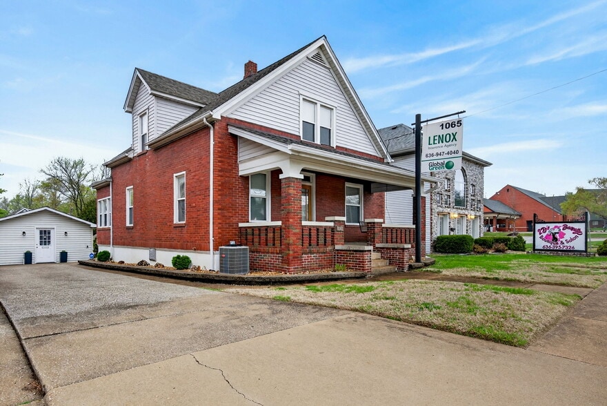 More Photos Of 1065 First Capitol Dr, Saint Charles Office For Lease